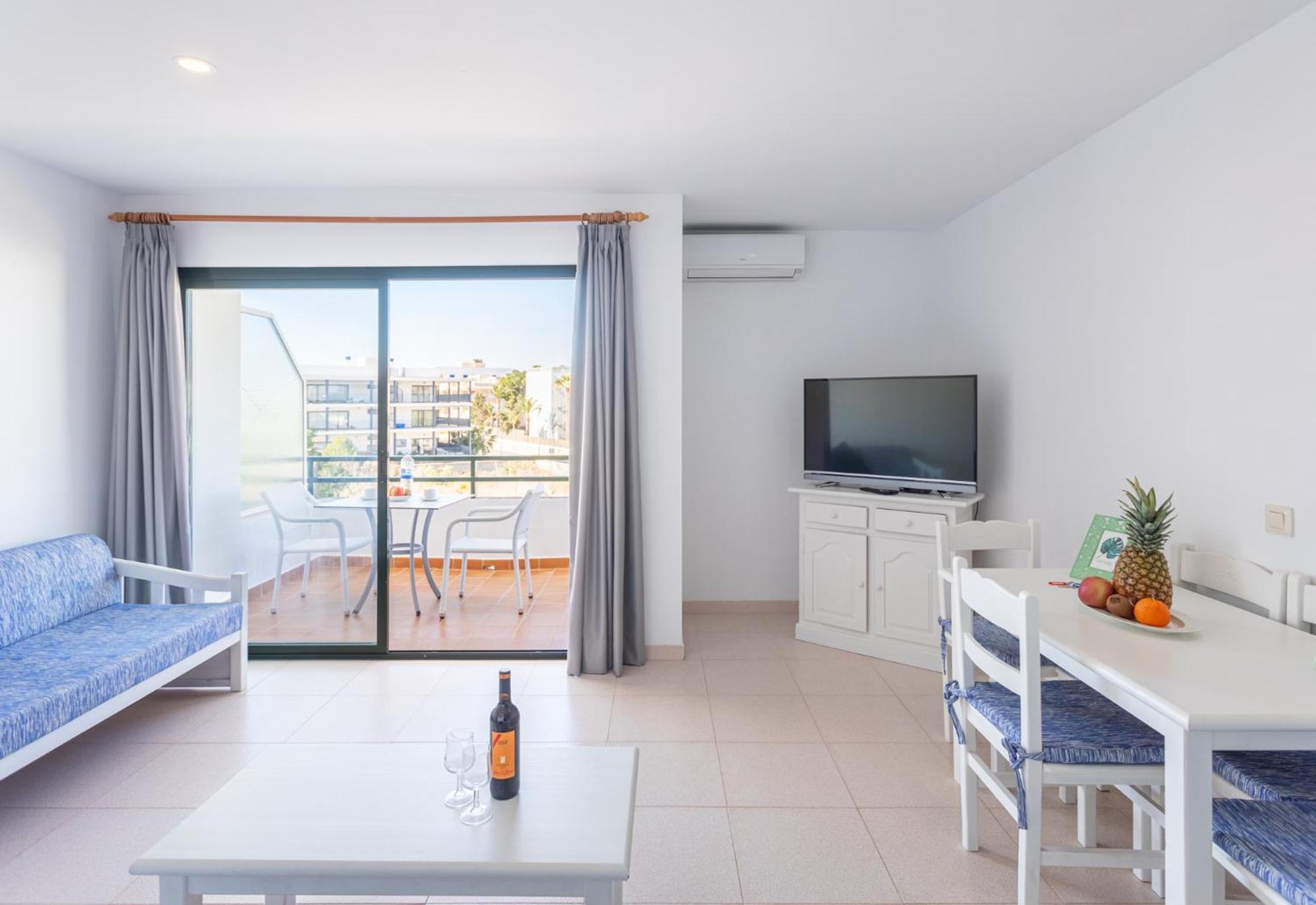 Apartamentos Es Dolc Colonia de Sant Jordi Luaran gambar